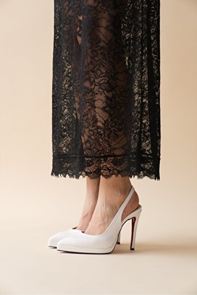 Ayakkabı Ateşi Pantofi cu toc de damă din piele lacuită albă Chicora