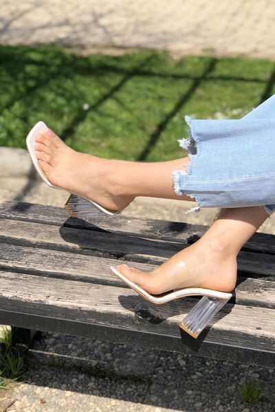 Ayakkabı Ateşi Γυναικείες παντόφλες με διάφανο τακούνι με λευκό δέρμα