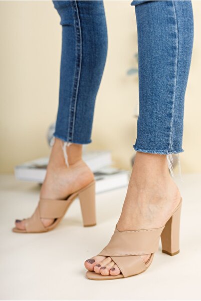 Ayakkabı Ateşi Dámské pantofle na silném podpatku v tělové barvě Cento