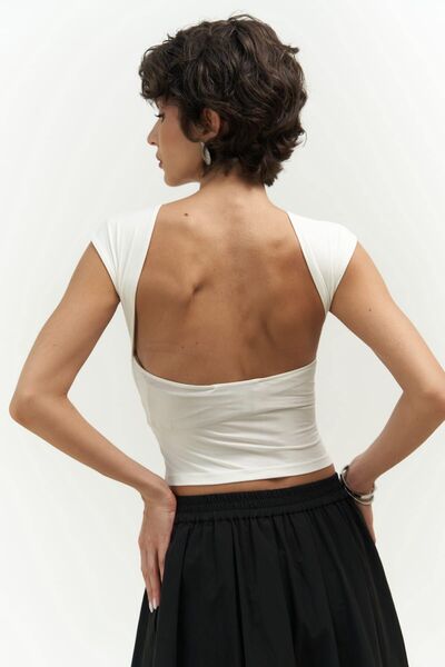 MAI STUDIOS CO. Nives Back Crop alb decoltat