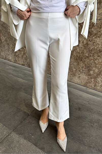 Oven بنطلون من القماش بقصة مستقيمة بلون إكرو