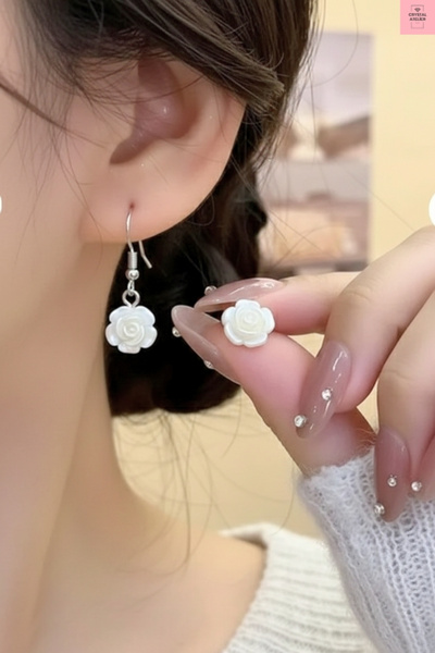 Crystal Atelier Coquette Gül Küpe - Beyaz Çiçekli Vintage Sallantılı Küpe - E...