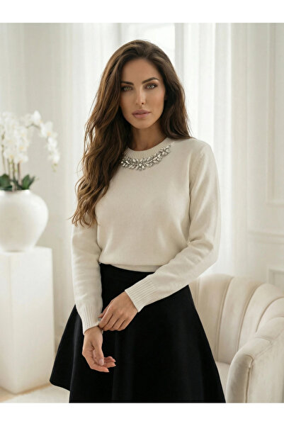 UniqueStore.ro Elegant white sweater with crystal necklace appliqués