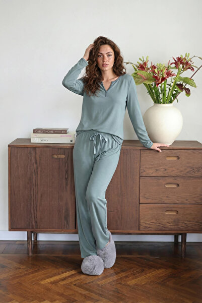 MARKAPIA WOMAN Γυναικείο σετ πιτζάμες με απαλή βελούδινη υφή σε πράσινο χρώμα