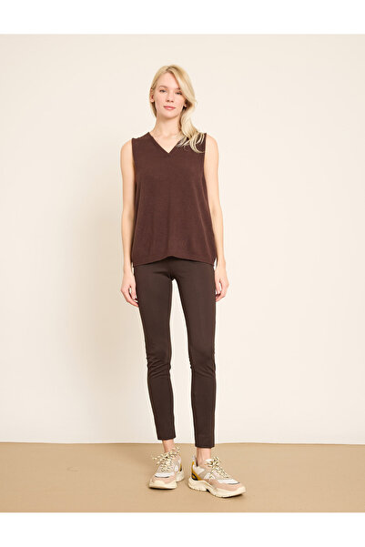 BGN workshop V-Neck Sleeveless Soft Knitted Sweater