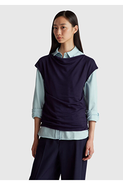 United Colors of Benetton بلوزة نسائية بدون أكمام من مزيج الفسكوز باللون الأز...