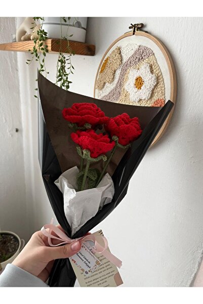 Hobievim3 3-Piece Knitted Red Rose Bouquet