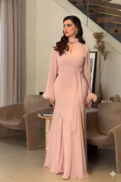 NALA FASHION A luxurious evening dress in a light pink color that exudes soph...