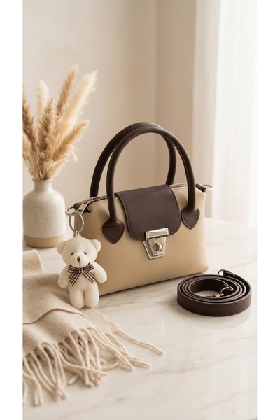 Rella Ayıcık Charm Detaylı Deri Kadın El ve Omuz Çantası Bej Kahverengi