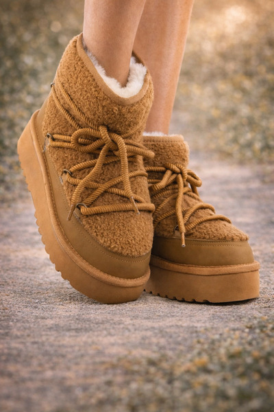 Ghete Women's fur-lined boots. G16