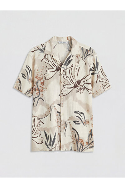 LC Waikiki قميص رجالي أبيض بقصة عادية وياقة منقوشة