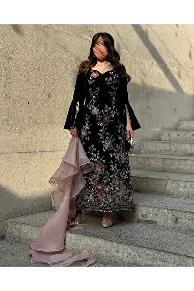 Genenic Elegant black evening dress