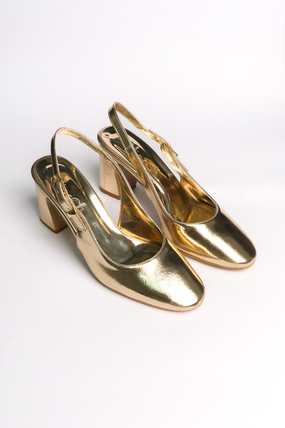 Diardi Kadın Badem Burun Toka Detaylı Klasik Topuklu Ayakkabı