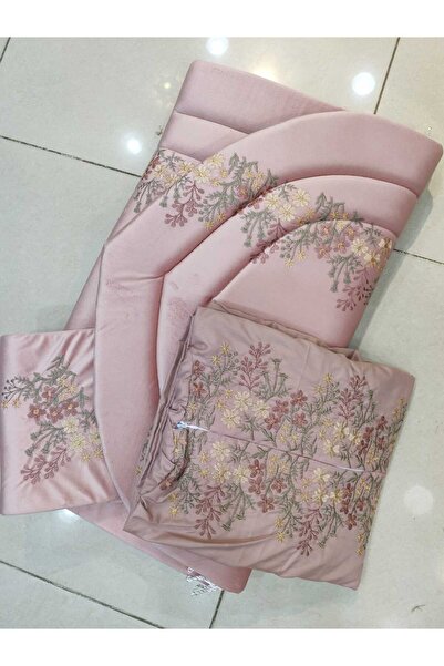 Gerenic Women's prayer set in light pink with floral embroidery.