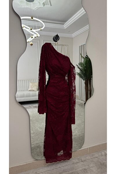 Sondos Fashion Luxurious lace evening dress in a captivating maroon color