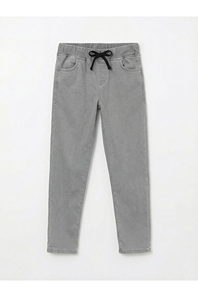 LC Waikiki بنطلون جينز للأولاد من مجموعة إلسيفا باللون الرمادي بخصر مطاطي وقص...