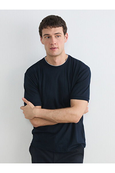 LC Waikiki قم بإنشاء أسلوبك من متجر UZG، تي شيرت رجالي ذو ياقة دائرية باللون ...