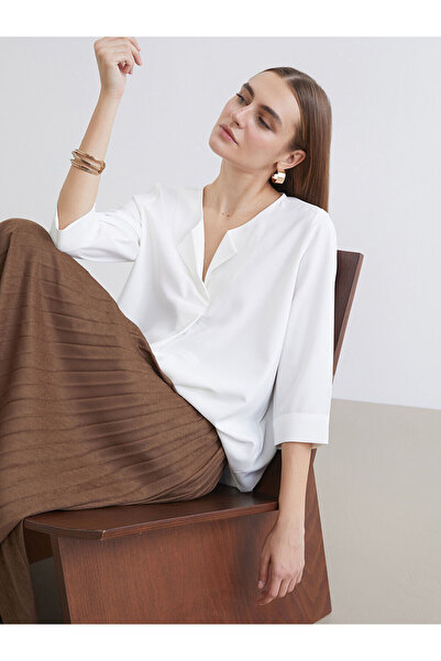 LC Waikiki Trendlucky Farkıyla Kaçık Collar Blouse