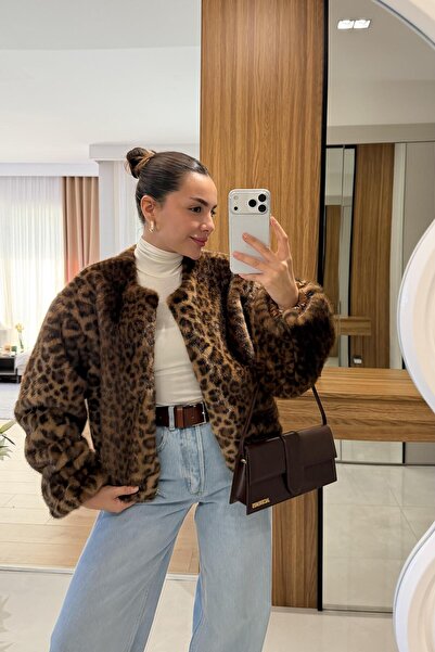Gizem Ecemiş Lessa Siyah Leopar Desen Kürk