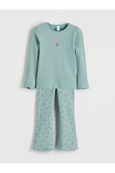 LC Waikiki تي شيرت وبنطلون ضيق للفتيات مطرز برقبة دائرية باللون الأخضر