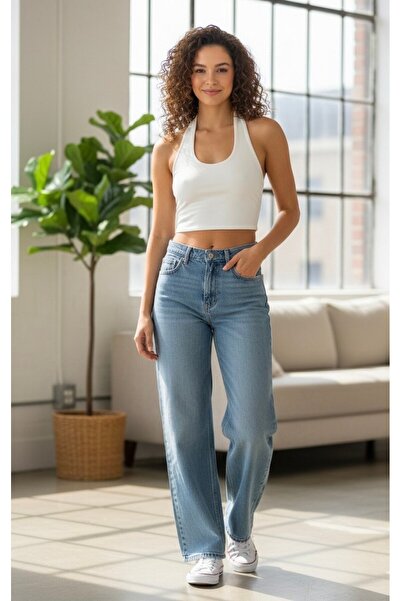 Hukateks White Crop Top with Neckline Cut-Out