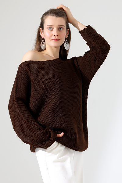 Devinka Kadın Kahverengi Oversize Salaş Rahat Kalıp Kayık Yaka Triko Kazak