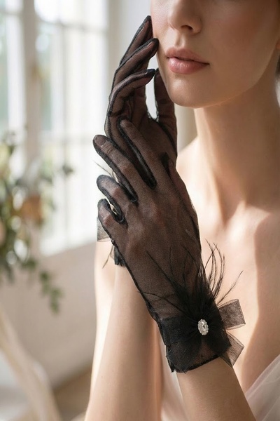 Hobigram Nocturne Pearl Detailed Ankle-Length Tulle Gloves |   Elegant Specia...