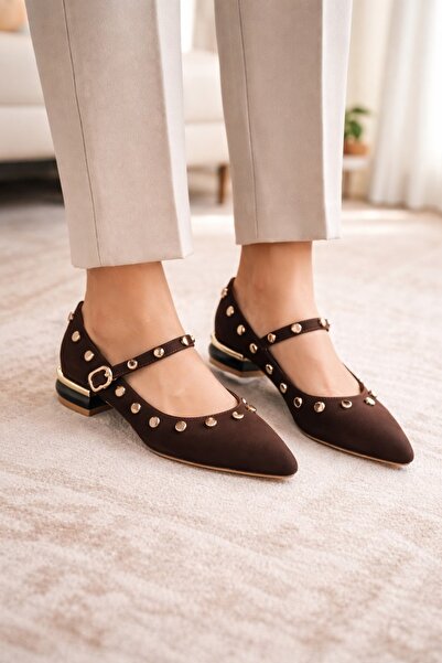 Peta Balerini cu detalii elegante, accesorii negre din piatră și cu ținte