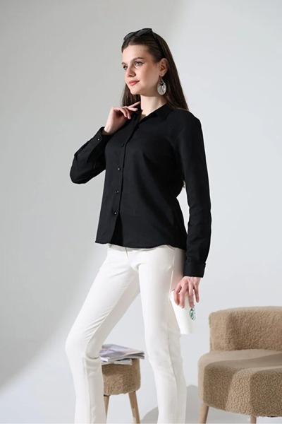 GÖMLEKÇİNİZ قميص مكتبي كلاسيكي من قماش الشامواه الأسود للنساء