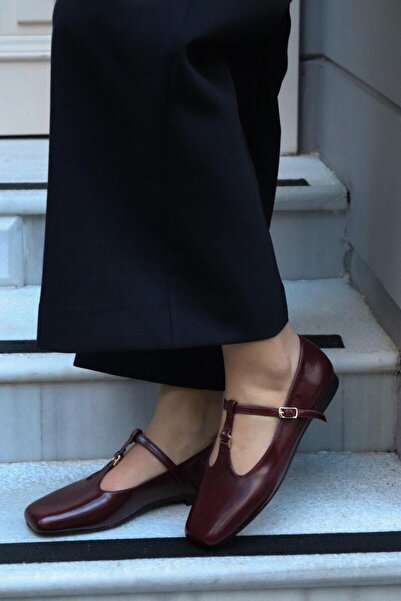 BeBeQ Store Pantofi de damă Fisher Burgundy cu detaliu cataramă