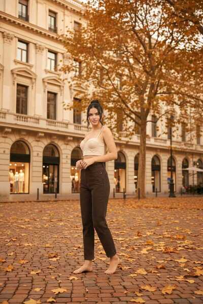 NWC Blugi de damă maro talie înaltă material elastic Mom Jeans din denim