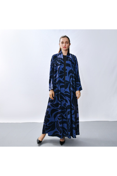 HAWRAA ABAYA Abaya made of soft velvet fabric with an abstract pattern in sha...