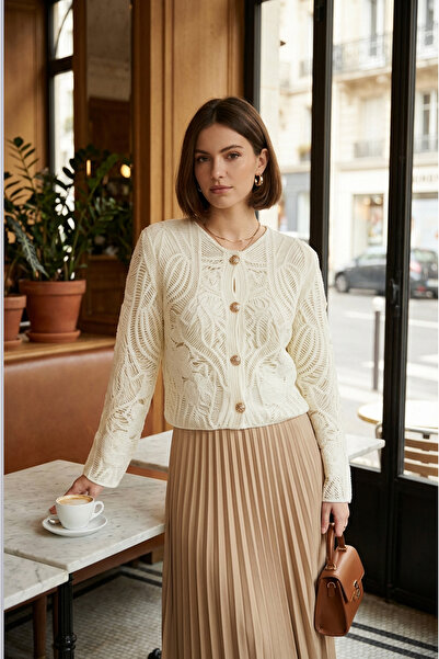 SAYZEN основно сако със златни копчета и дантелен мотив