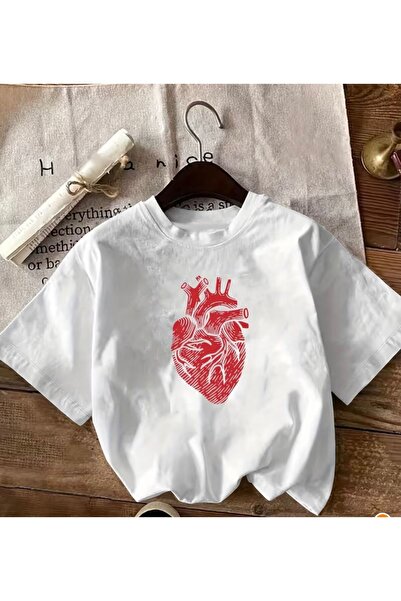 herkesemoda تي شيرت أساسي بتفاصيل طباعة على شكل قلب