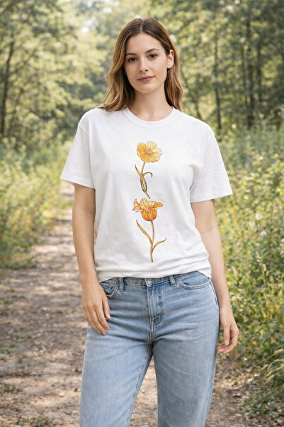 herkesemoda Basic T-Shirt with Yellow Floral Print Detail