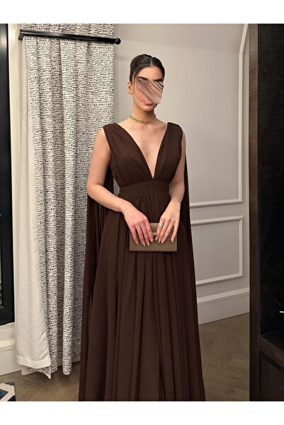 TARFA A sophisticated evening dress in a deep chocolate brown hue, featuring ...