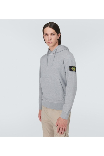 STONE ISLAND Kancalı cepli, normal kesimli kapüşonlu sweatshirt.