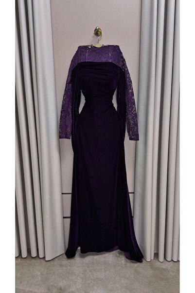 Kendallksa A black dress suitable for parties and events