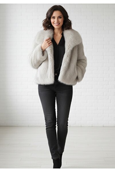 ARDSU Ultra Luxurious Lined Ovarsaize Vegan Fur with Snap Detail