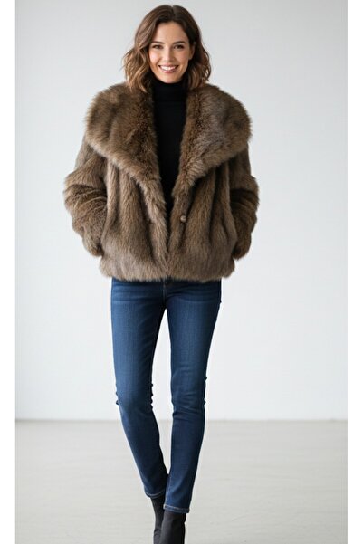 ARDSU Ultra Luxurious Lined Ovarsaize Vegan Fur with Snap Detail