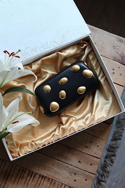 Moom Bag Women's Black Metal Appliqued Chain Clutch Bag