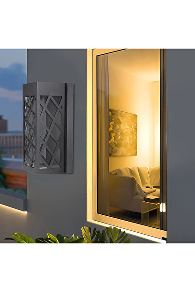 Hammer Wall-mounted gate light with a black cover, high-quality materials.