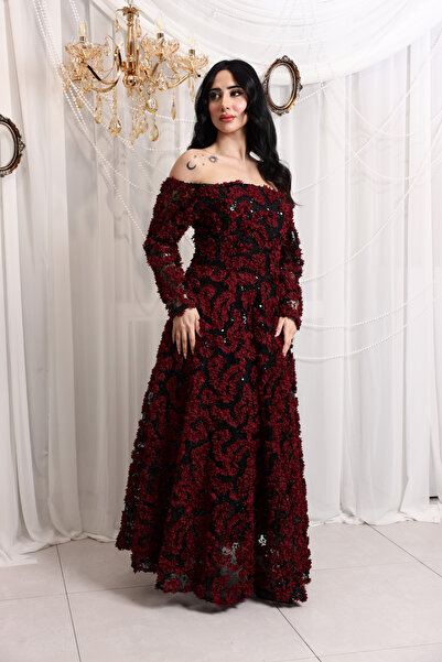 naseej An evening dress with an attractively feminine design