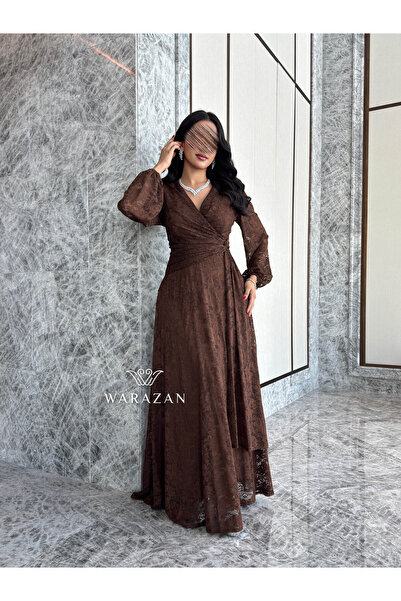 Warazan Soft lace dress with a fitted waist