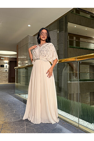 Warazan Elegant dress with embroidery on the bodice and a belt