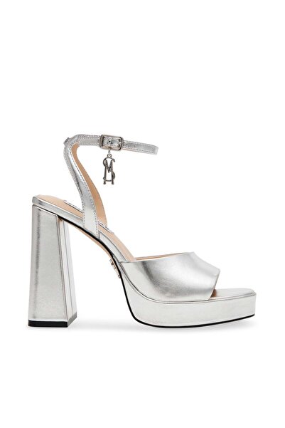 Steve Madden صندل نسائي فضي من زينفانديل