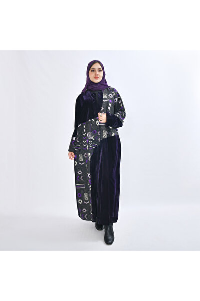 HAWRAA ABAYA The elegant violet abaya is a luxurious piece that combines the ...