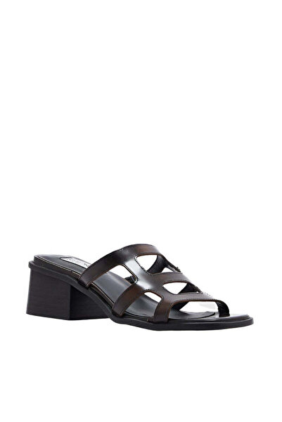 Steve Madden صندل نسائي من برينسيس براون