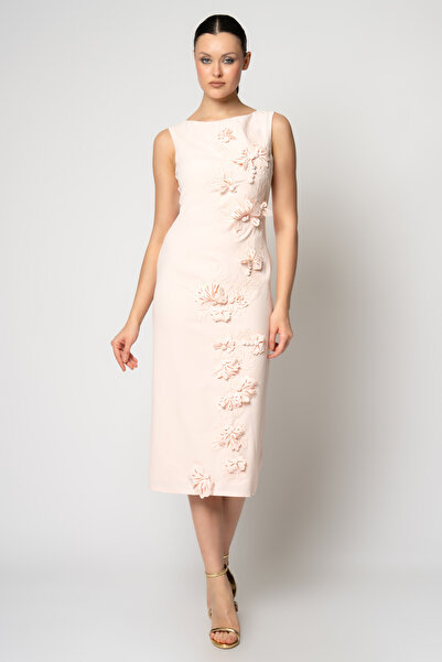 RENGIN Tek taraftan üç boyutlu çiçek detaylı kolsuz krep abiye elbise