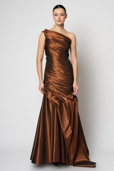 RENGIN Tek omuzdan bele kat kat pileli janjan tafta abiye elbise